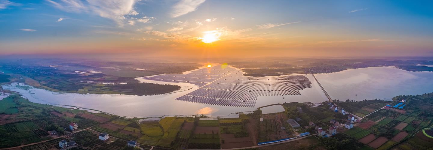 瑞晶太陽能江西鄱陽123.235MW “漁光互補”型光伏發電扶貧項目